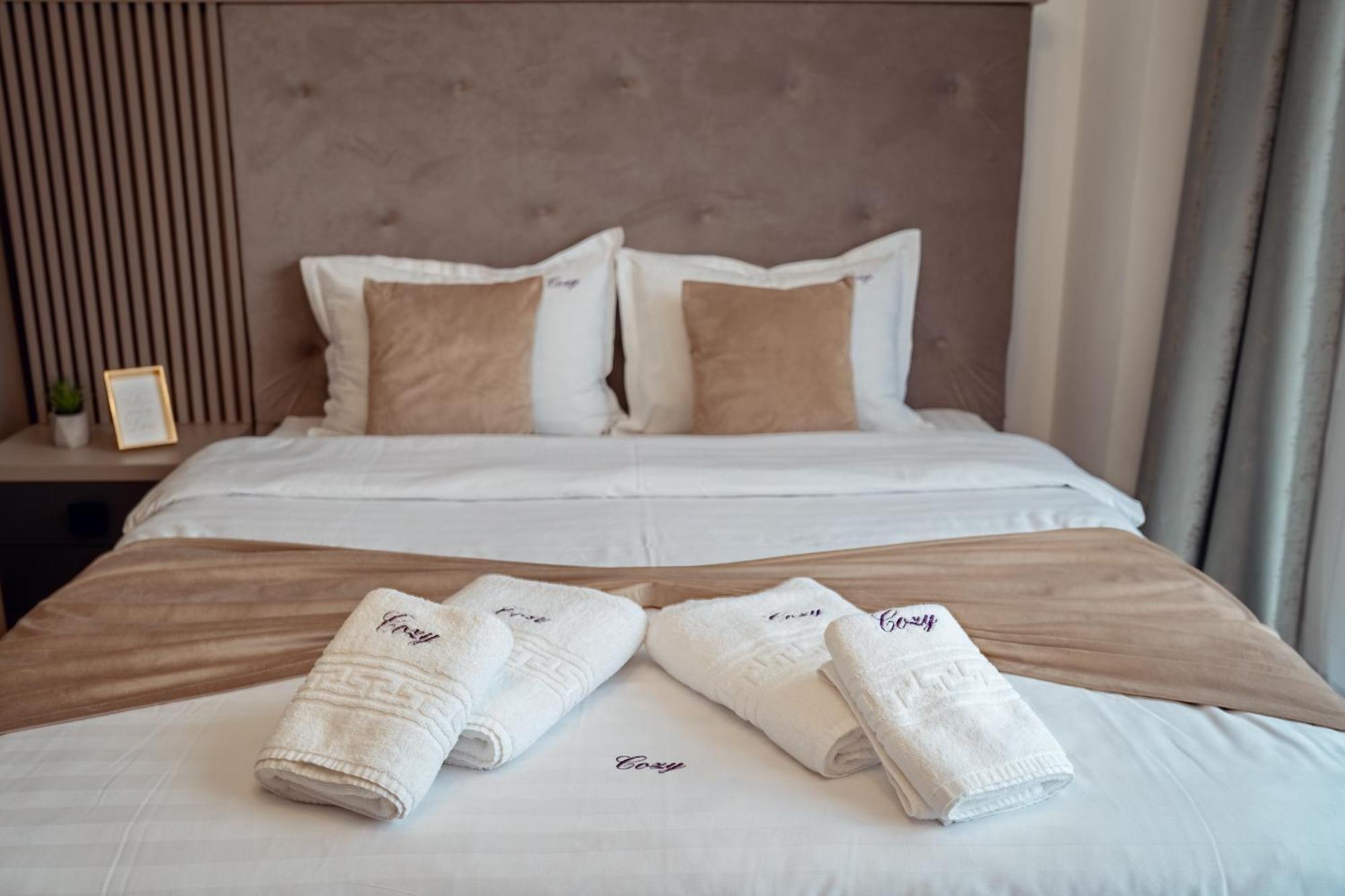 Cozy Aparthotel - Ultracentral Luxury Apartments Iasi Exteriör bild