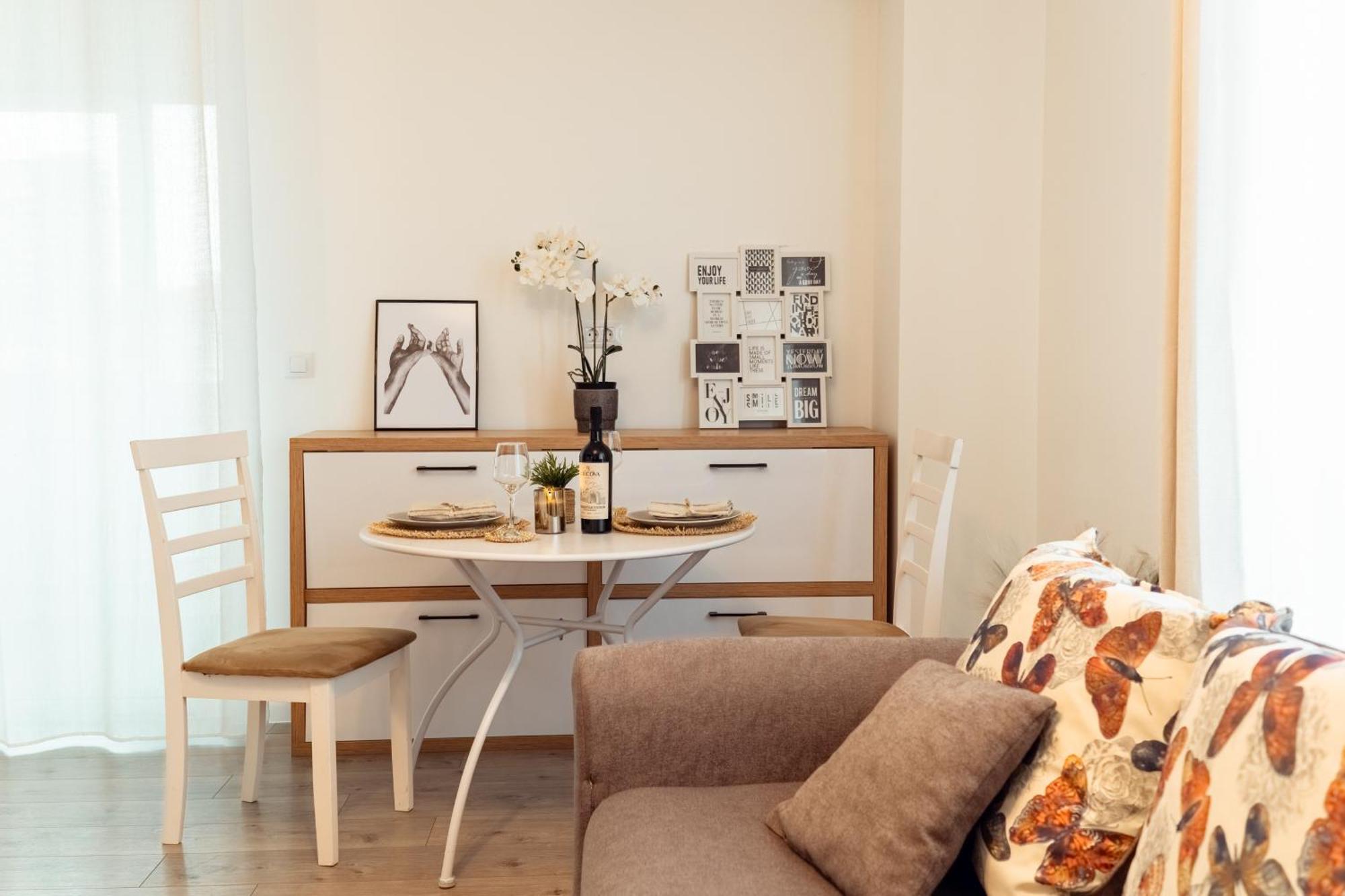 Cozy Aparthotel - Ultracentral Luxury Apartments Iasi Exteriör bild